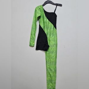 Dance/Halloween costume. Size: Medium child